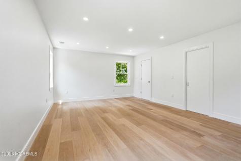 19 Roslyn Drive Oakhurst NJ 07755