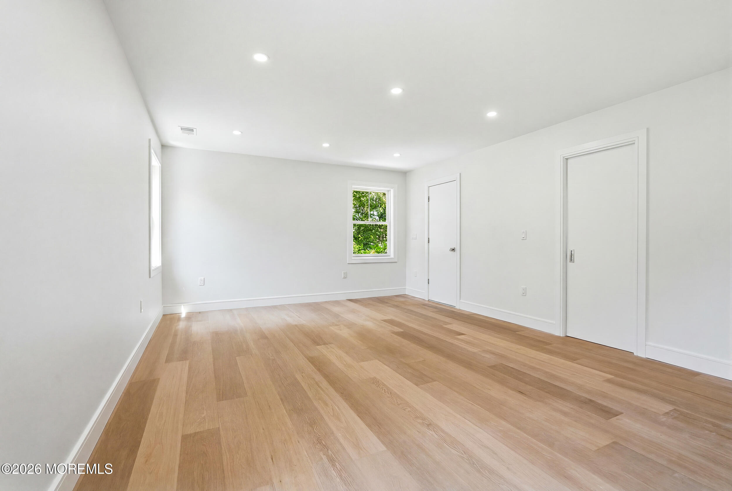 19 Roslyn Drive Oakhurst NJ 07755