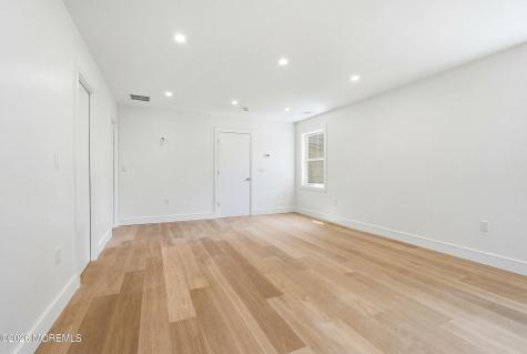 19 Roslyn Drive Oakhurst NJ 07755