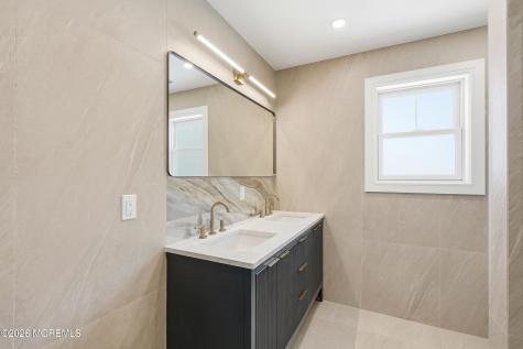 19 Roslyn Drive Oakhurst NJ 07755