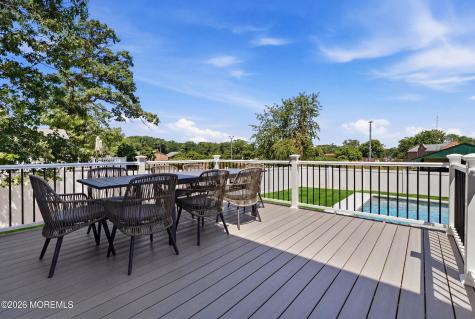 19 Roslyn Drive Oakhurst NJ 07755
