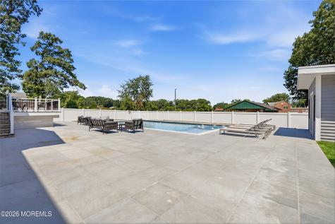 19 Roslyn Drive Oakhurst NJ 07755