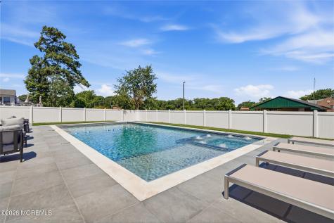 19 Roslyn Drive Oakhurst NJ 07755