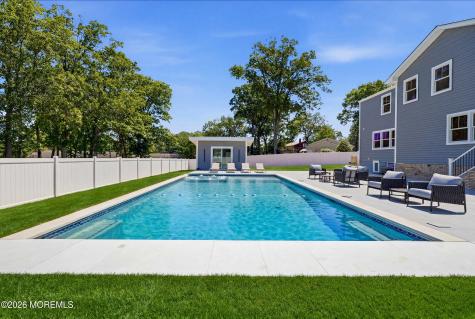 19 Roslyn Drive Oakhurst NJ 07755