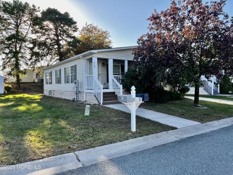 915 Oak Ridge Terrace Manchester NJ 08759