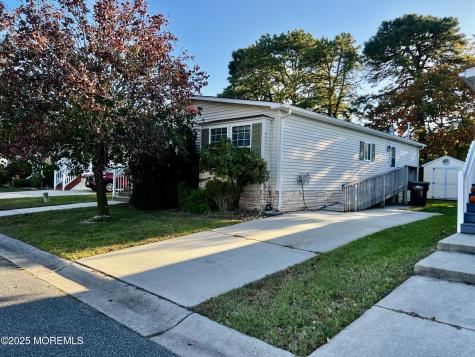 915 Oak Ridge Terrace Manchester NJ 08759