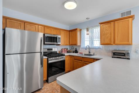 1428 Petunia Way S Toms River NJ 08755