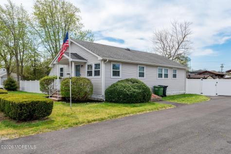 238 Forepeak Avenue Beachwood NJ 08722