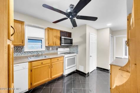 46 Woodland Avenue Keansburg NJ 07734