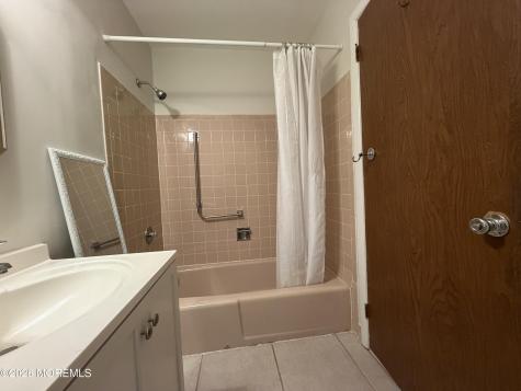 5 Monmouth Lane Whiting NJ 08759
