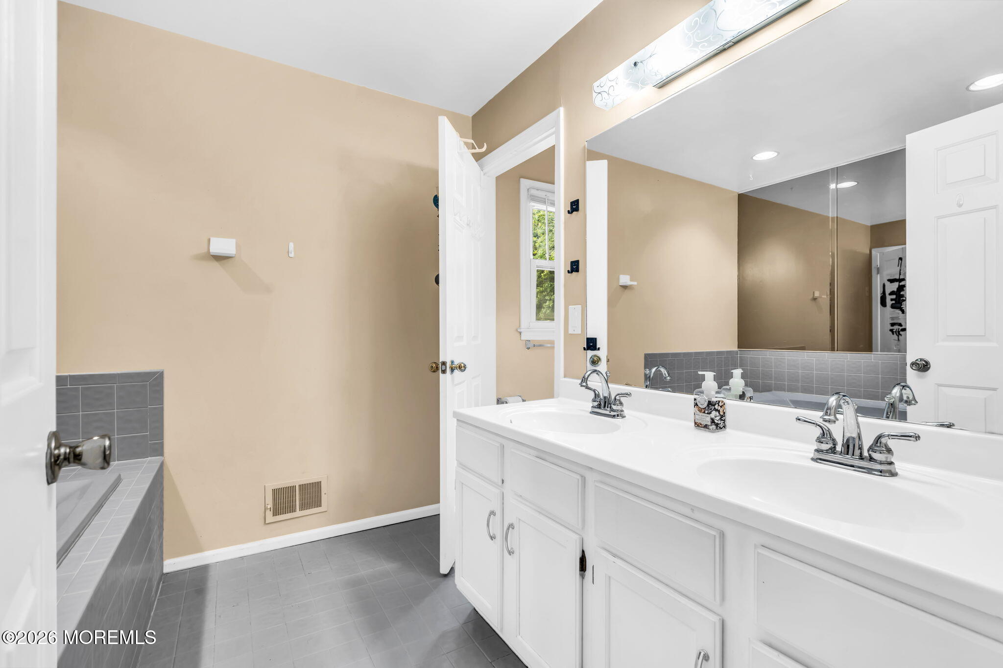 10 Harmony Hill Court Jackson NJ 08527
