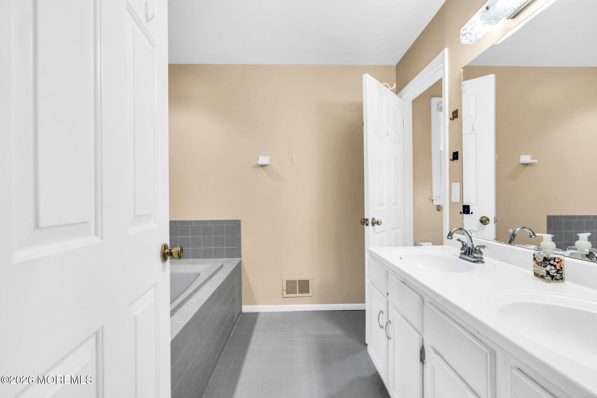 10 Harmony Hill Court Jackson NJ 08527