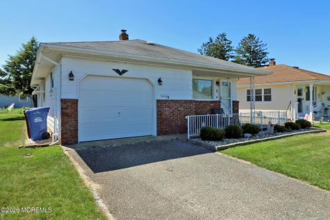 9 Bolans Court Toms River NJ 08757