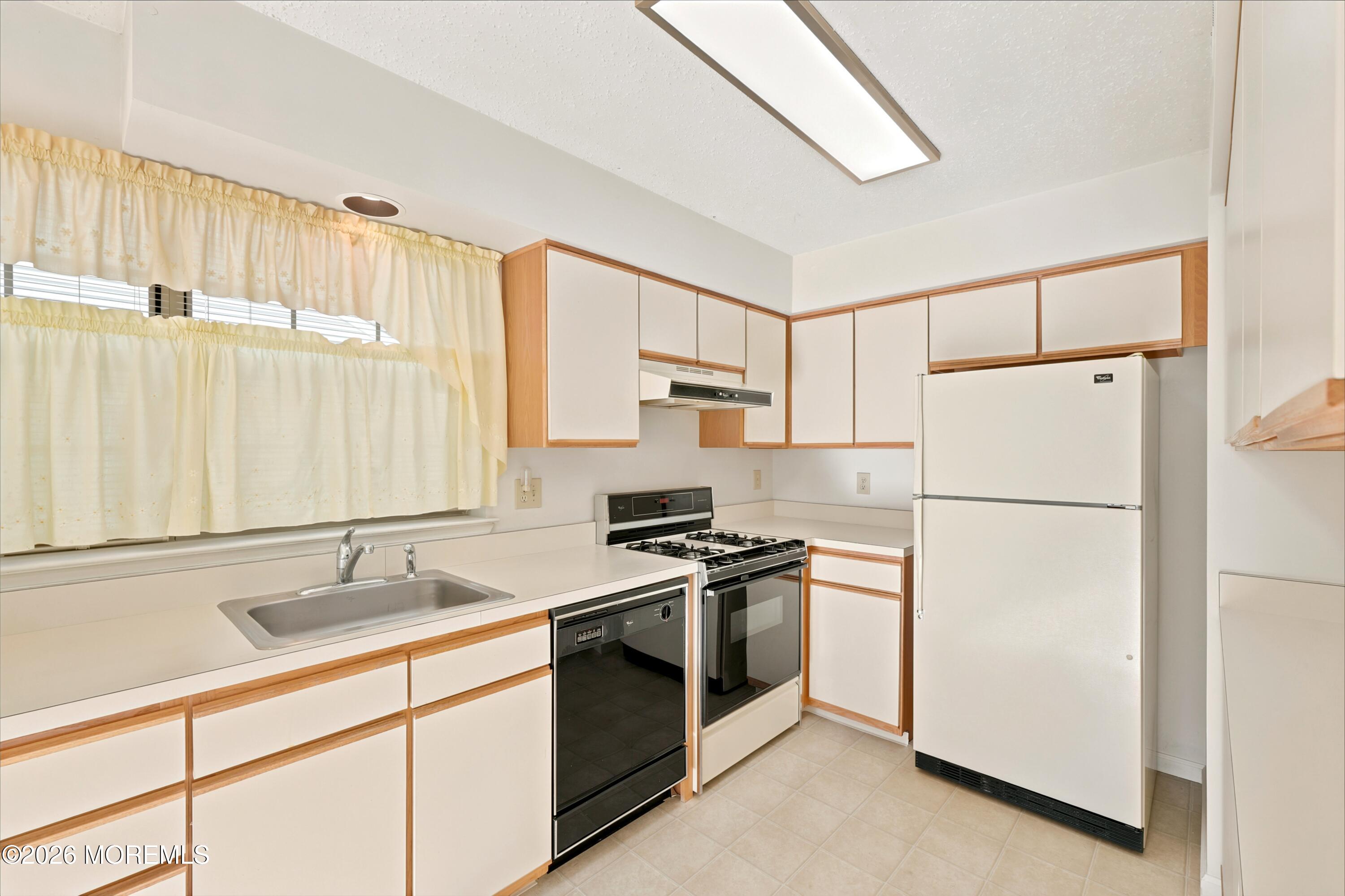 2 Pomeroy Court Jackson NJ 08527