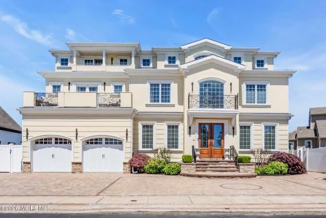 32 Freeman Court Toms River NJ 08753