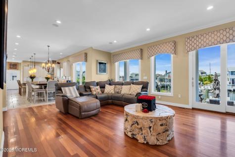 32 Freeman Court Toms River NJ 08753