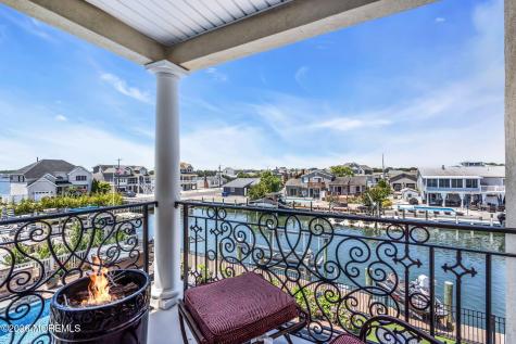 32 Freeman Court Toms River NJ 08753