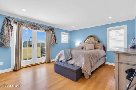 32 Freeman Court Toms River NJ 08753