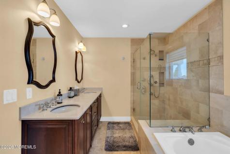 32 Freeman Court Toms River NJ 08753