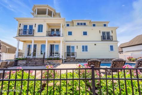 32 Freeman Court Toms River NJ 08753