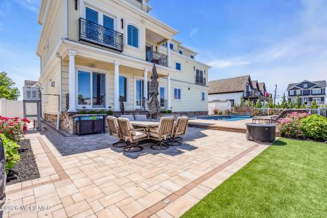32 Freeman Court Toms River NJ 08753