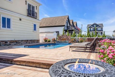 32 Freeman Court Toms River NJ 08753