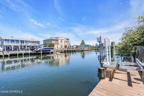 32 Freeman Court Toms River NJ 08753
