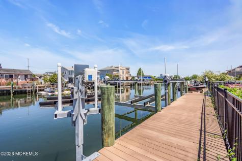 32 Freeman Court Toms River NJ 08753