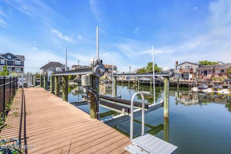 32 Freeman Court Toms River NJ 08753