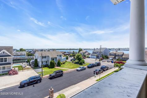 32 Freeman Court Toms River NJ 08753