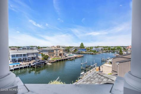 32 Freeman Court Toms River NJ 08753