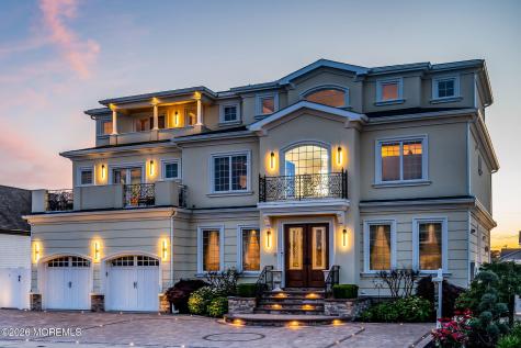 32 Freeman Court Toms River NJ 08753