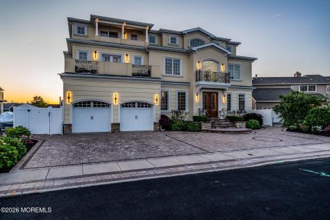 32 Freeman Court Toms River NJ 08753