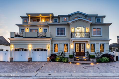 32 Freeman Court Toms River NJ 08753