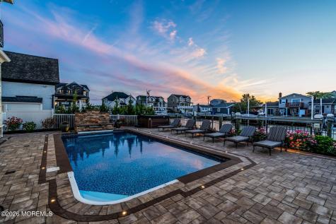 32 Freeman Court Toms River NJ 08753