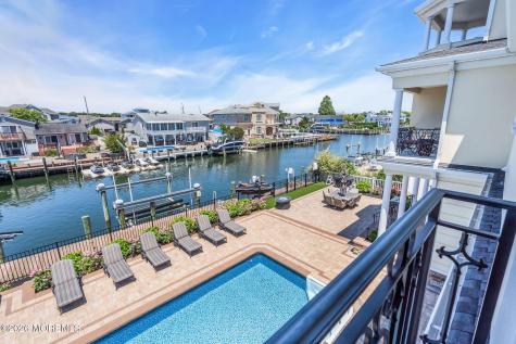 32 Freeman Court Toms River NJ 08753