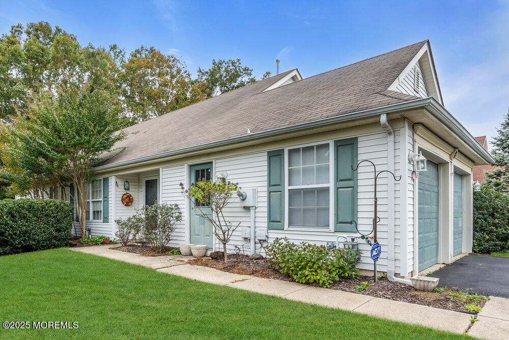 8 Schoolhouse Lane Lakewood NJ 08701