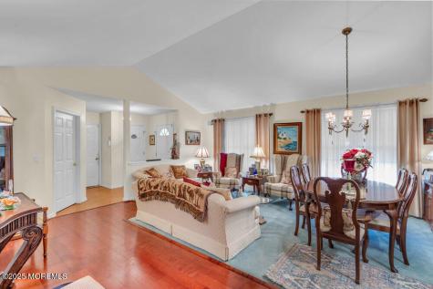 8 Schoolhouse Lane Lakewood NJ 08701