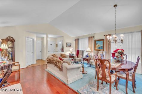 8 Schoolhouse Lane Lakewood NJ 08701