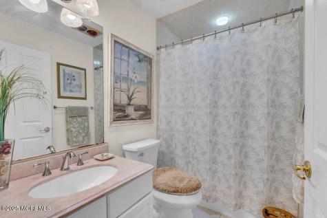 8 Schoolhouse Lane Lakewood NJ 08701