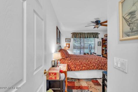 8 Schoolhouse Lane Lakewood NJ 08701
