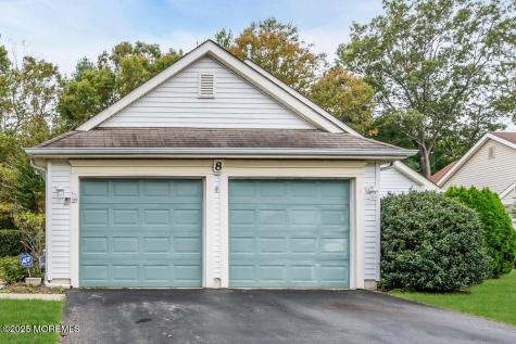 8 Schoolhouse Lane Lakewood NJ 08701
