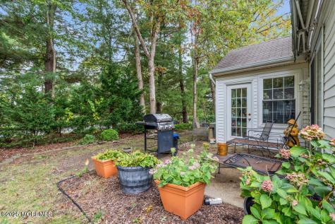 8 Schoolhouse Lane Lakewood NJ 08701