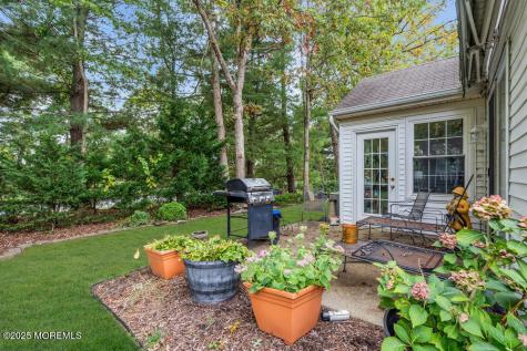 8 Schoolhouse Lane Lakewood NJ 08701