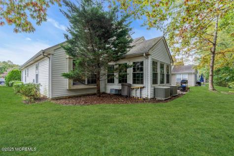 8 Schoolhouse Lane Lakewood NJ 08701