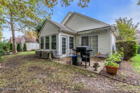 8 Schoolhouse Lane Lakewood NJ 08701