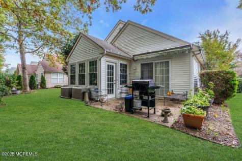 8 Schoolhouse Lane Lakewood NJ 08701