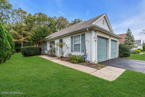 8 Schoolhouse Lane Lakewood NJ 08701