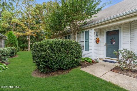8 Schoolhouse Lane Lakewood NJ 08701