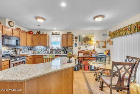 8 Schoolhouse Lane Lakewood NJ 08701